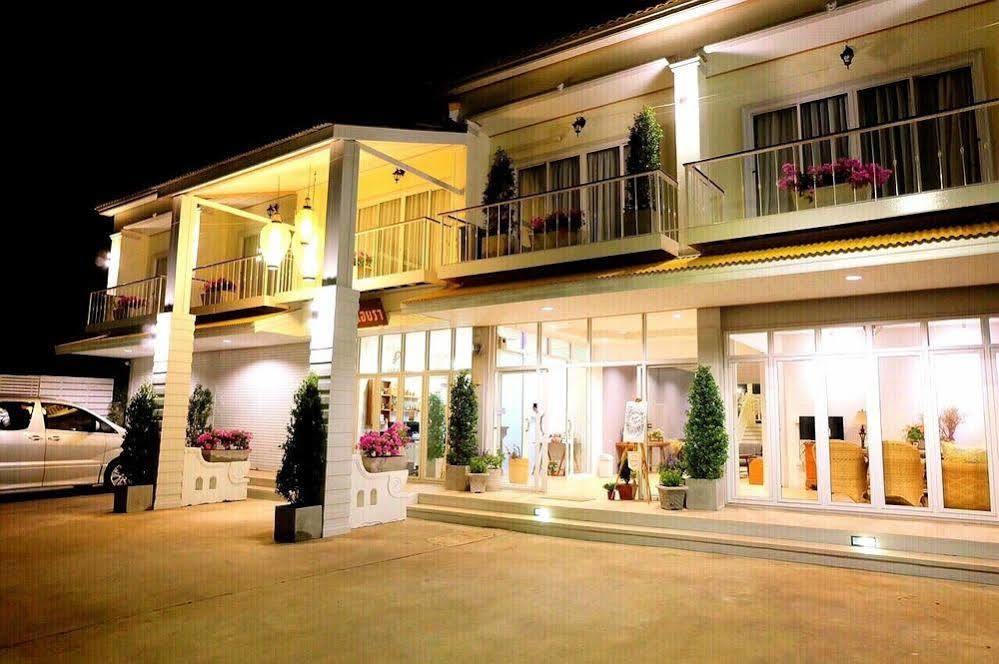Baan Iyara Hotel Nan Buitenkant foto